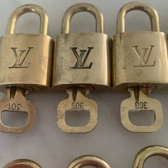 🔐 1 Louis Vuitton LV Padlock Lock + Key Set  for Luggage or Necklace - Picture 6 of 11